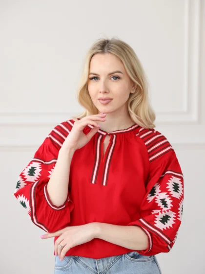 Вишиванка жіноча Енеїда червона з рожевою вишивкою