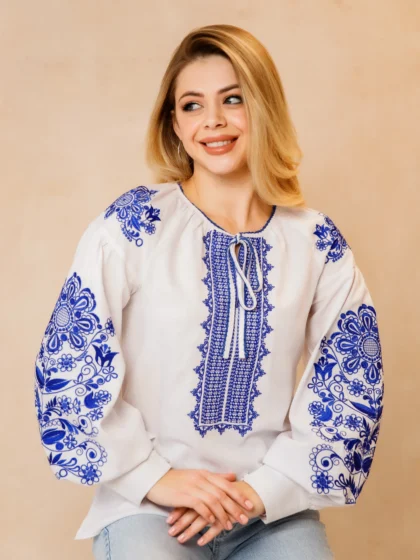 Вишиванка жіноча сучасна Цвіта біла з синім
